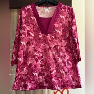 LADIES DK MAROON TOP WITH LT PINK ROSES